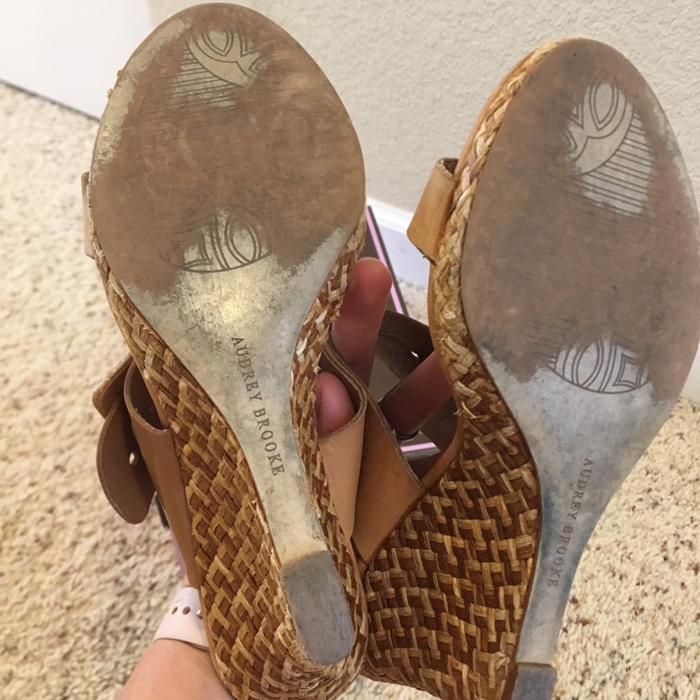 Audrey Brooke, Camel Leather Wedge Sandals, Sz 8.5 - Picture 6 of 6